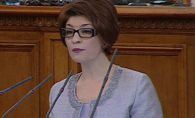 Атанасова изненада от парламентарната трибуна с голяма новина за ГЕРБ