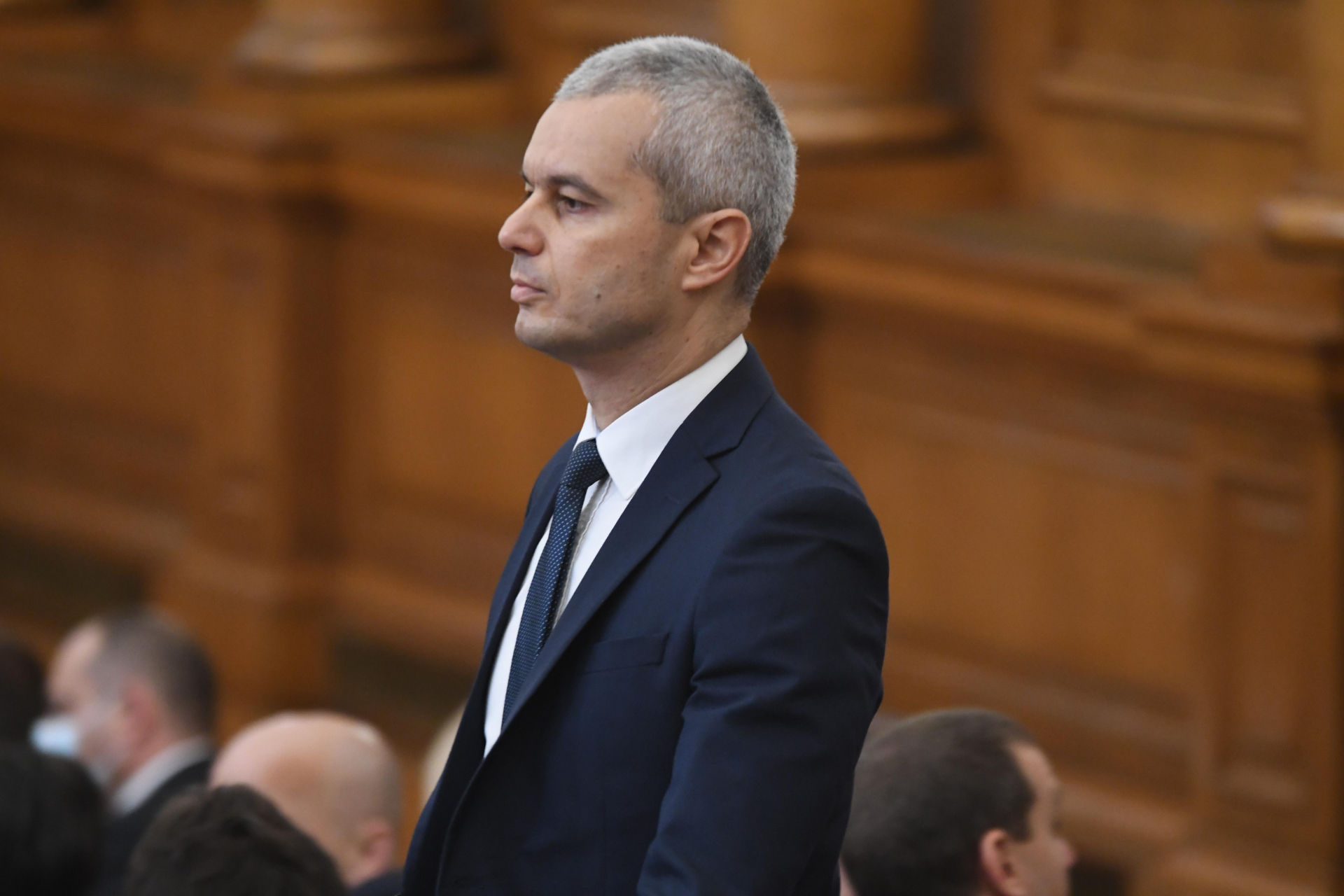 Костадин Костадинов подпука депутатите: Страхът в тази зала буквално може да се усети