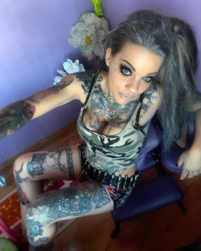 Най-татуираната българка разбива клишета СНИМКИ 18+