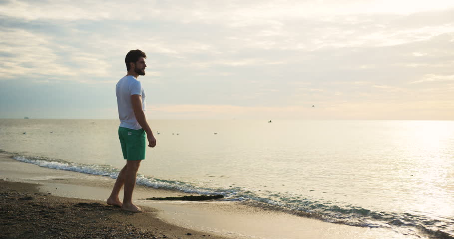 Мъж се натъкна на плажа на същество от най-страшните си кошмари СНИМКИ  