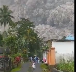 Дойде най-черната новина след изригването на вулкана Семеру в Индонезия ВИДЕО