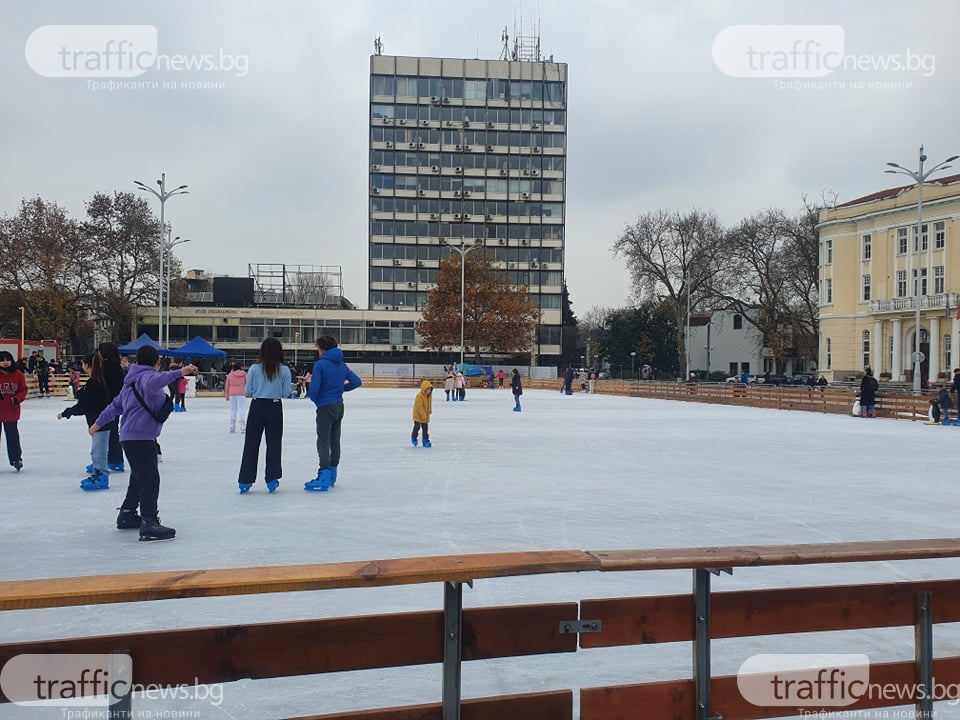 Главната на Пловдив почерня от народ, а заведенията... СНИМКИ 