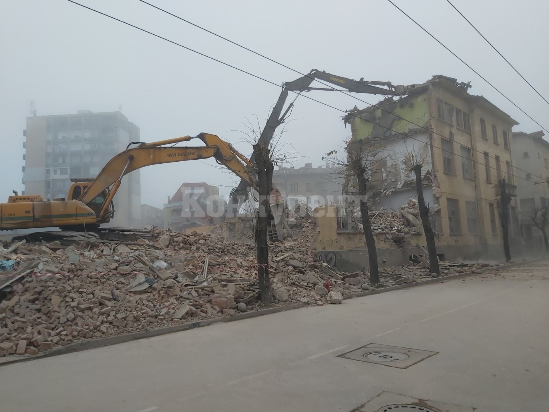 Събориха емблематична сграда във Враца, искат да строят... ВИДЕО