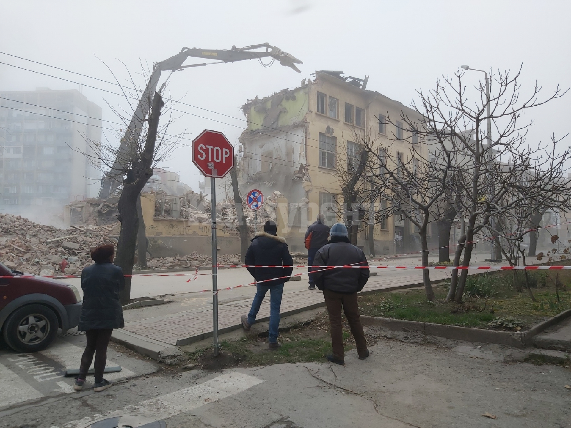 Събориха емблематична сграда във Враца, искат да строят... ВИДЕО