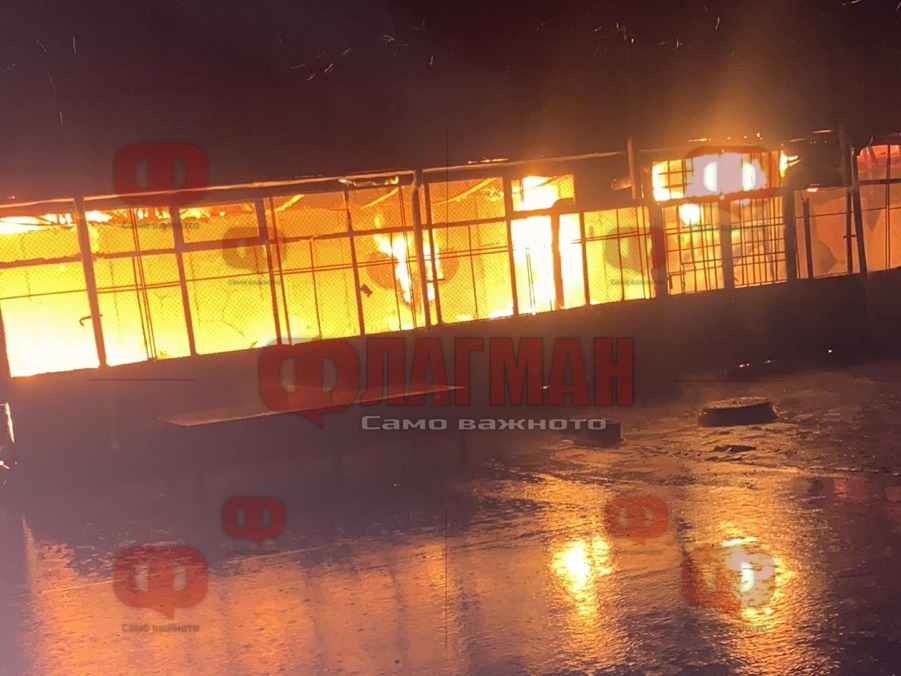 Лавина от огън поглъща училище в Карнобат! ВИДЕО