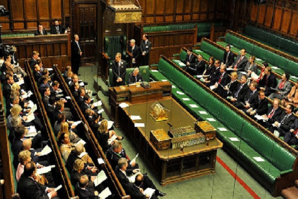 Полиция влезе в британския парламент след шокираща находка