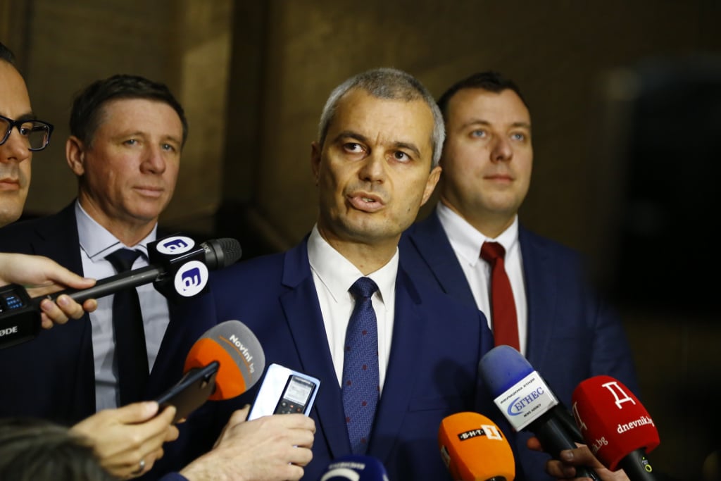 Костадинов посочи в какво е отстъпил Петков при визитата му в Скопие