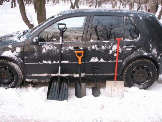 Автомобилът през зимата: Какво трябва да знаем за почистването му?