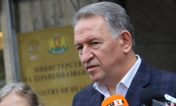 Комисионни: Кацаров забърка чутовен скандал на изпроводяк