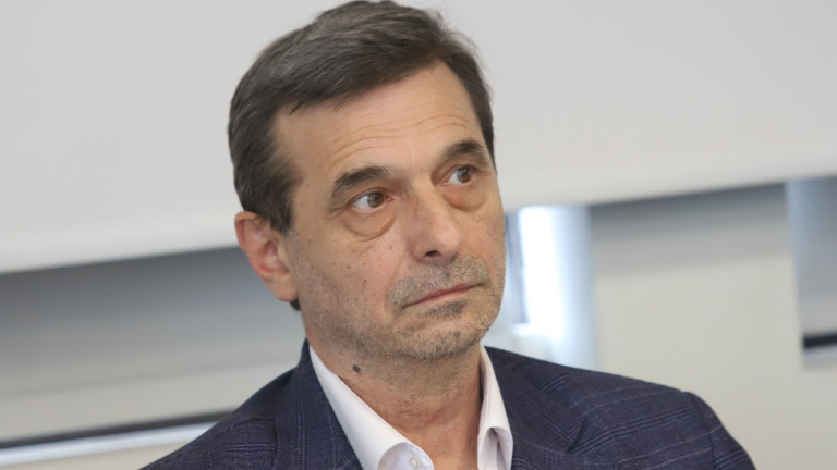 Димитър Манолов: Планът за възстановяване ще бъде използван политически, за да клекнем за Македония