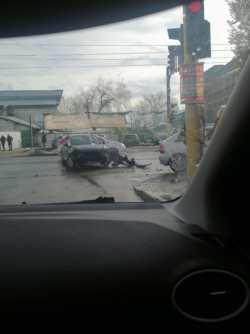 Първо в БЛИЦ! Жестоко меле в ж.к. "Орландовци" в София СНИМКИ