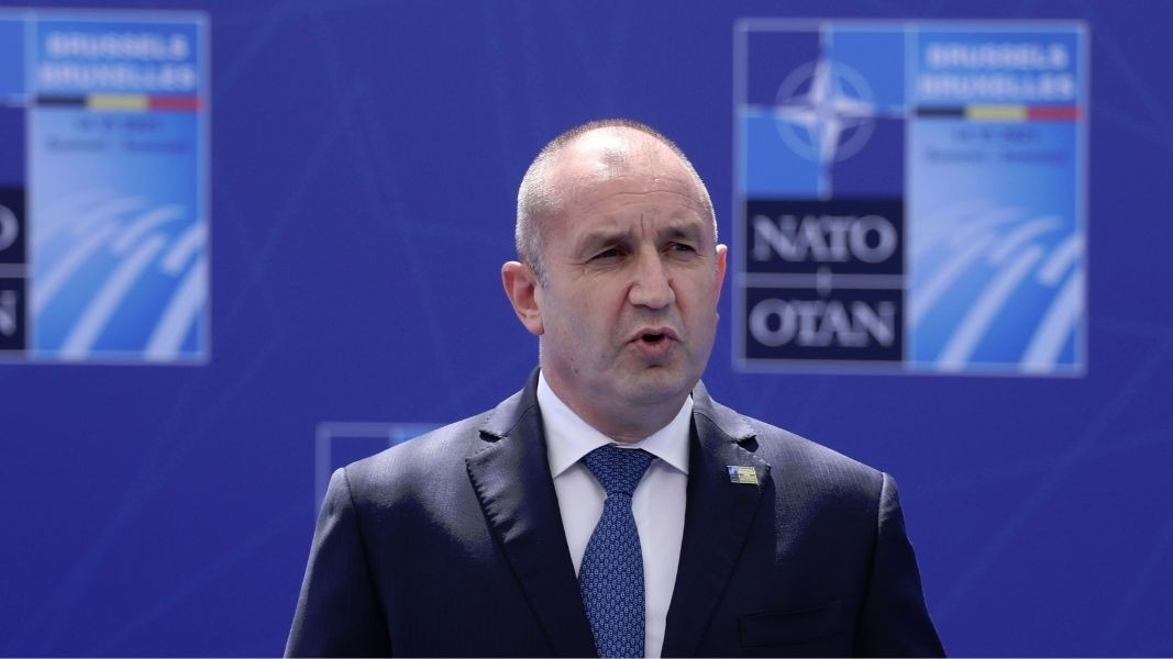 Анализ: Може ли НАТО-вският генерал Радев да ни хвърли във война срещу Русия? 