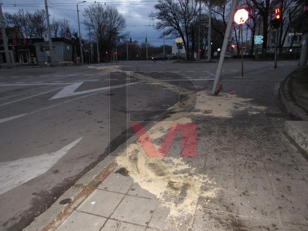 Тежка катастрофа в Русе, 18г. момче е в кома заради... СНИМКИ