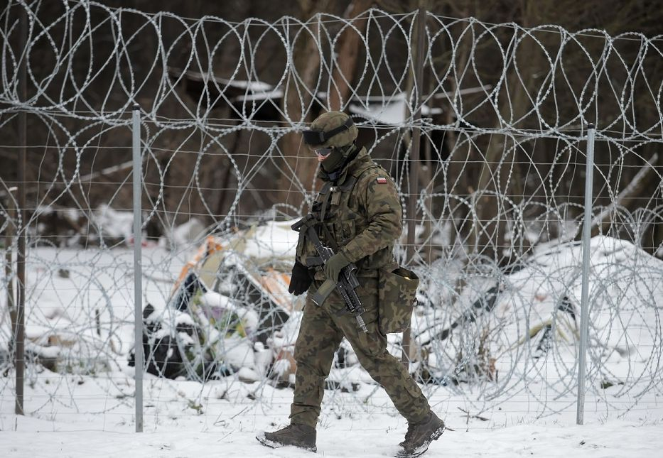 Напрежението ескалира: Сблъсък на границата между Полша и Беларус, проля се кръв! 