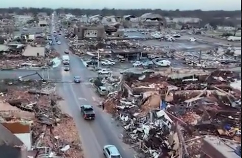 ВИДЕО запечата последиците от опустошителното торнадо в Кентъки