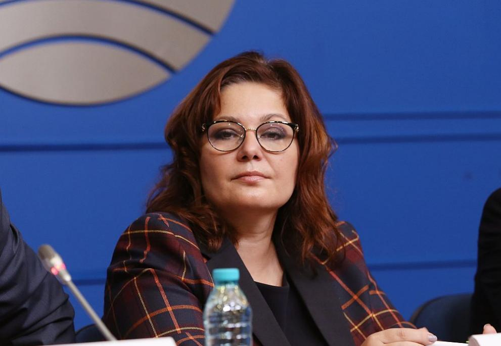 Мъжът на Сербезова се изфука с промяната: Миналата година булка, тази – министър