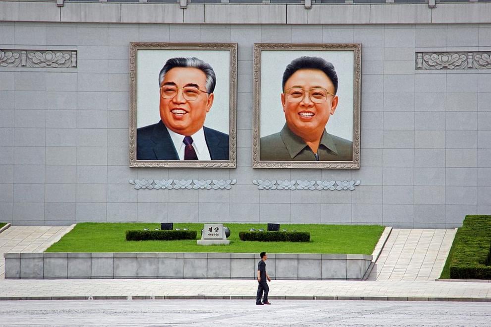 Мрачни дни в Северна Корея! Забраняват смеха и алкохола за 11 дни заради... 