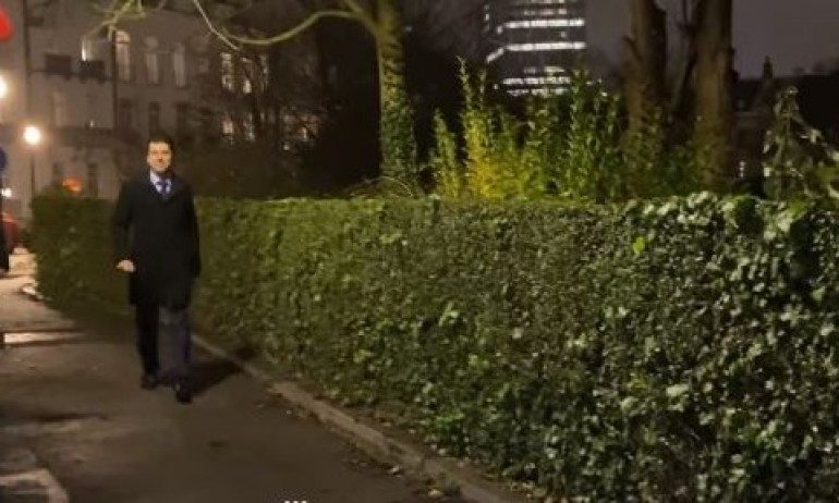 Мистика: Кирил Петков ходи пеш по тъмна и безлюдна улица в Брюксел ВИДЕО