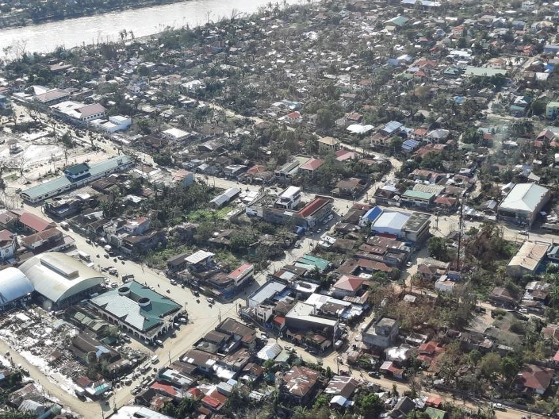 Страшно ВИДЕО от дрон показа какво остана от Филипините след чудовището Раи