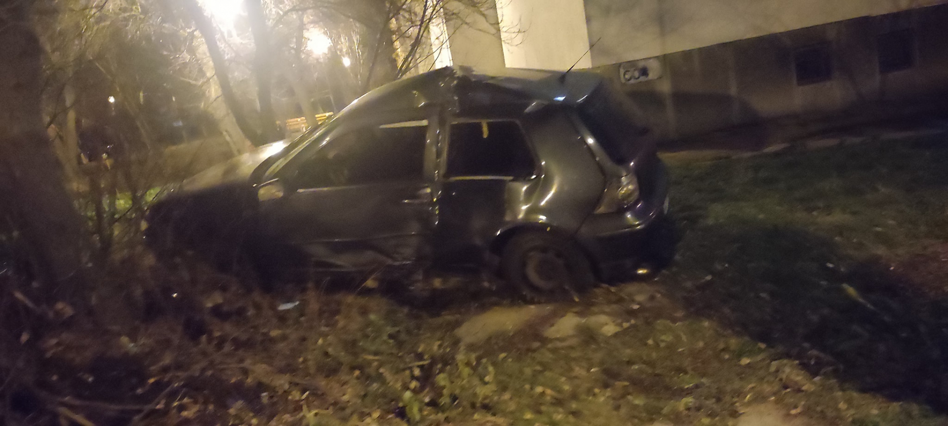 Катастрофа по тъмно близо до блок в София СНИМКИ
