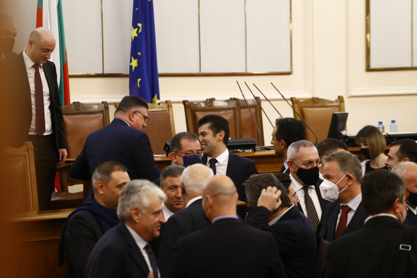 Недоразуменията на новата власт: Странните занаяти на шефовете на комисии в парламента