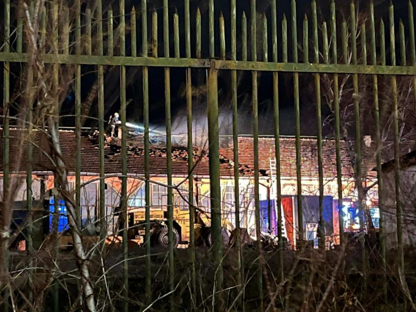 Пожар лумна в завод в Карлово