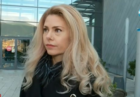 Деси Банова-Плевнелиева разказа за наглата кражба на джипа ѝ БМВ Х5, един от апашите я... СНИМКИ