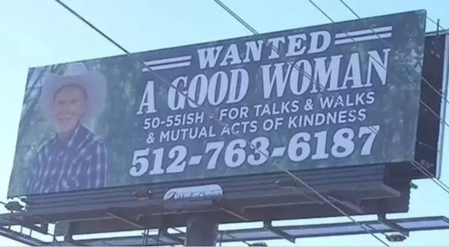 Мъж се рекламира на билборд, за да си намери добра жена СНИМКА