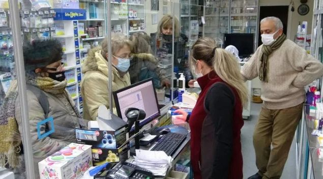 Нашенци се юрнаха за евтини лекарства в Одрин! Масово изкупуват... СНИМКИ