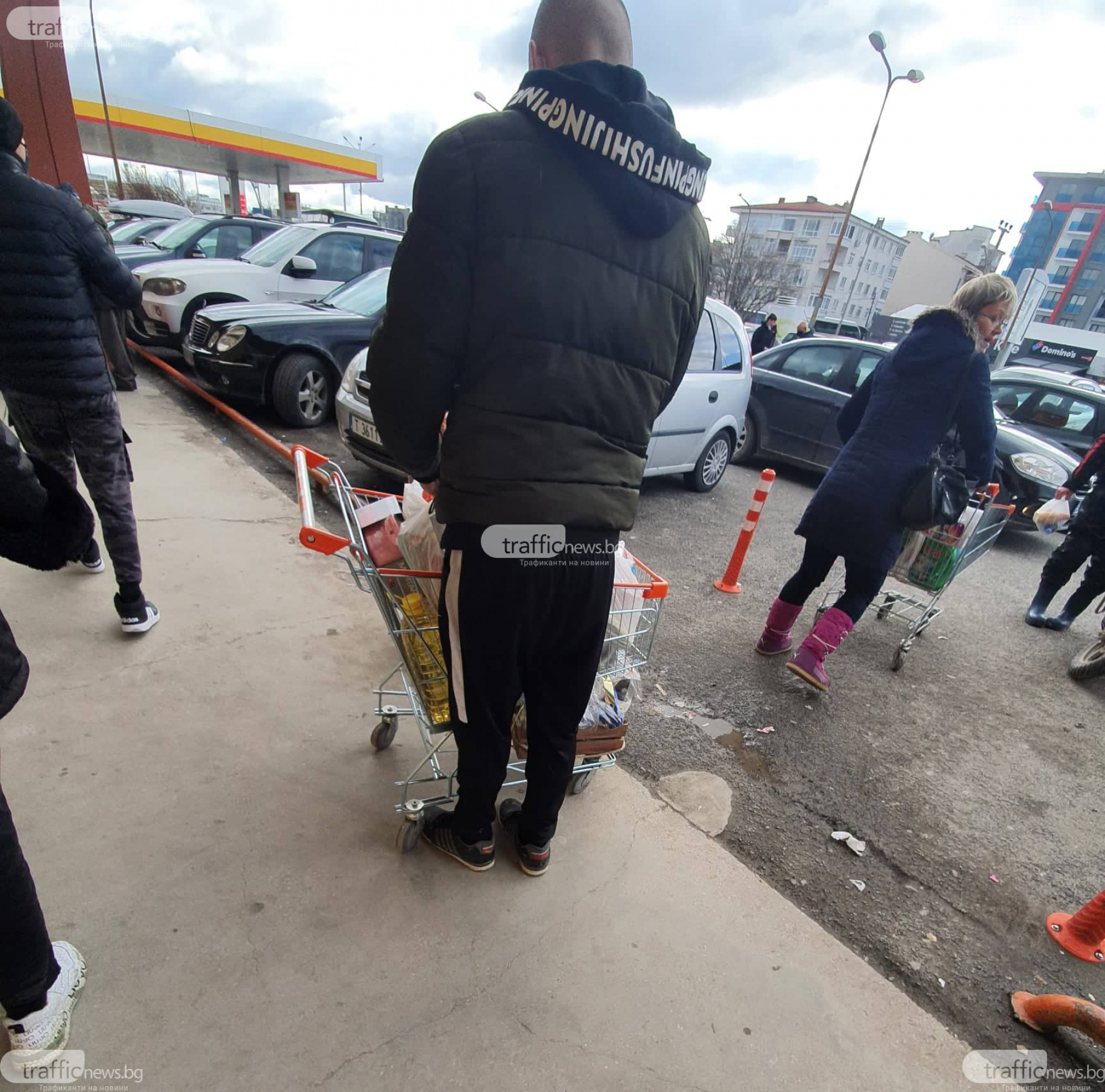 Нашенци щурмуват предпразнично магазините в Одрин, грабят тоалетна хартия и... СНИМКИ 