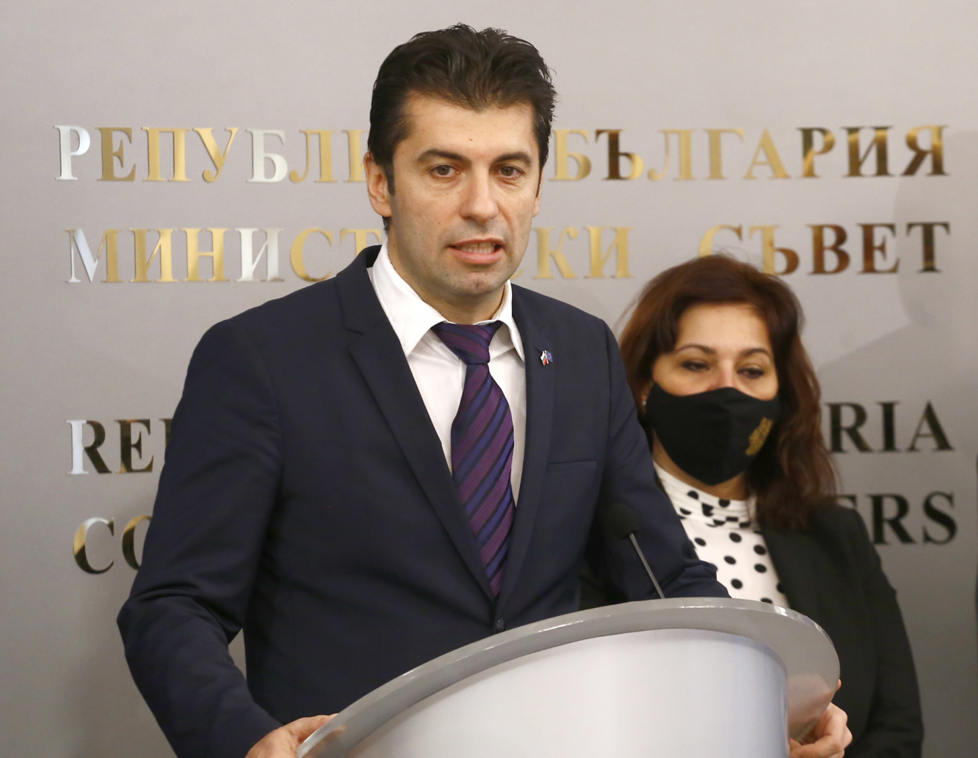 Петков и двама министри отиват на посещение в Скопие