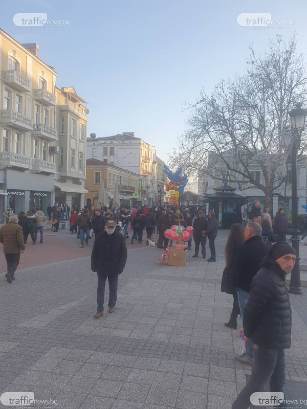 Не е за вярване какво се случи на столичната "Витошка" и в Пловдив навръх Коледа СНИМКИ 
