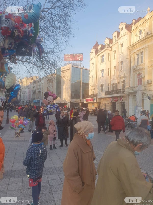 Не е за вярване какво се случи на столичната "Витошка" и в Пловдив навръх Коледа СНИМКИ 