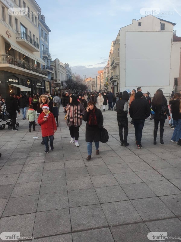 Не е за вярване какво се случи на столичната "Витошка" и в Пловдив навръх Коледа СНИМКИ 