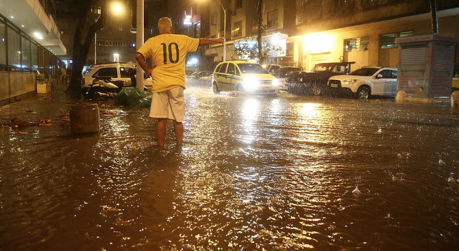 Хиляди засегнати от наводненията в Бразилия