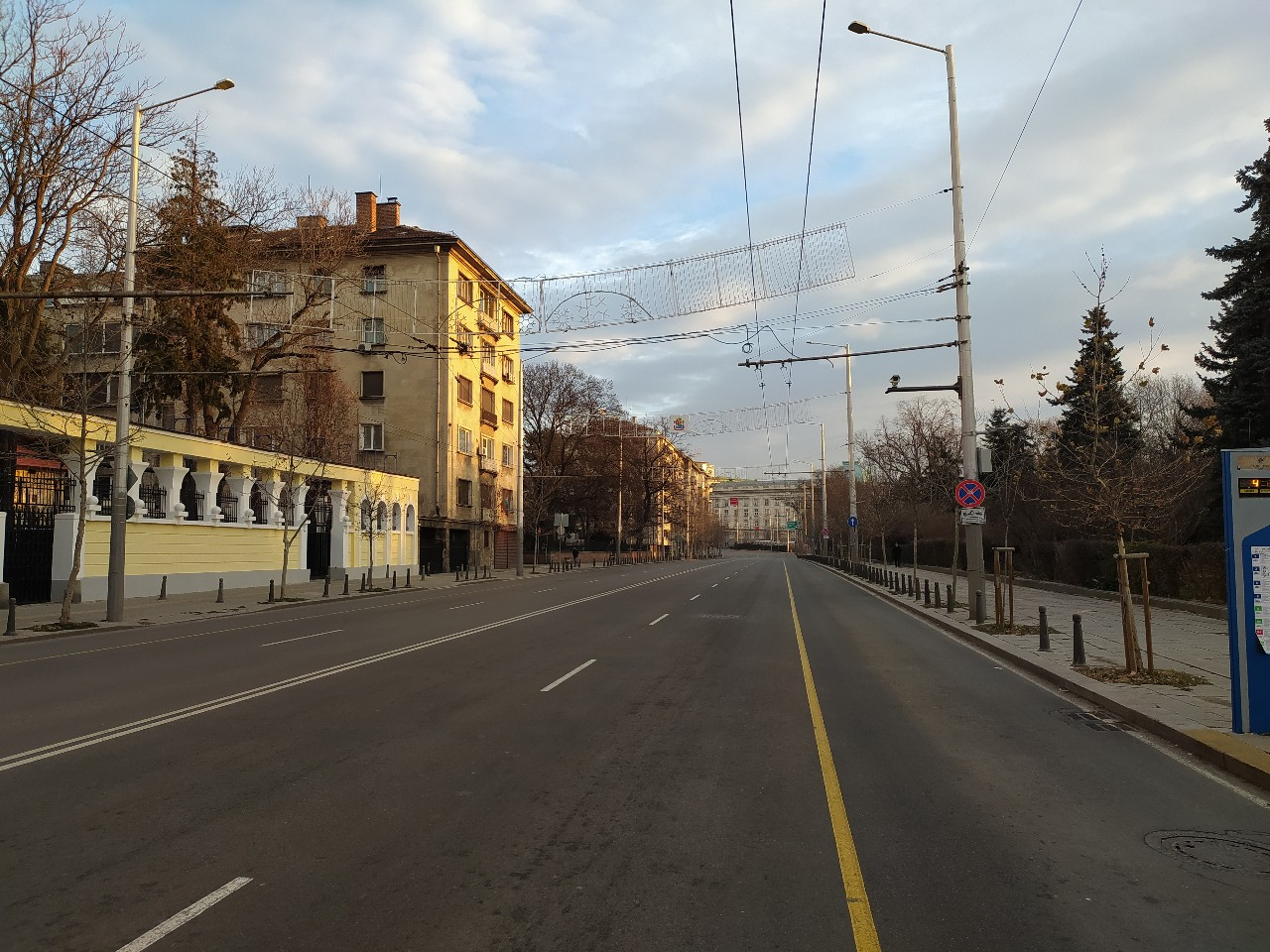 Бомба е паднала в София и тези СНИМКИ го доказват