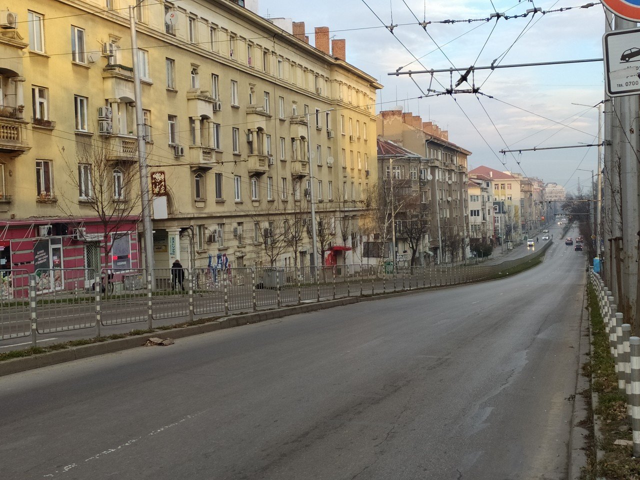 Бомба е паднала в София и тези СНИМКИ го доказват