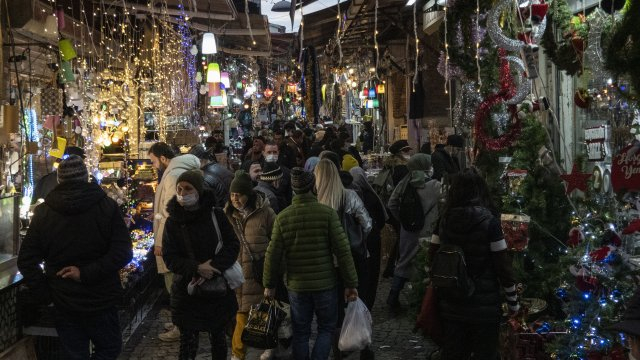 "Пазаруват без да знаят какво купуват" - българско и гръцко нашествие към Турция
