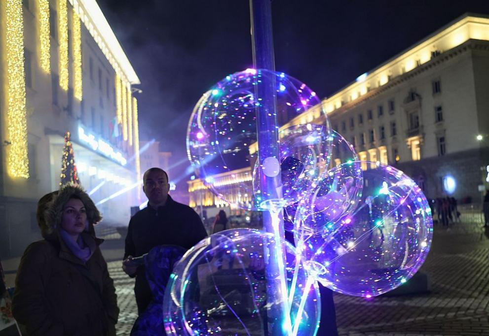 Вместо заря: София посреща 2022 г. със светлинно шоу ВИДЕО