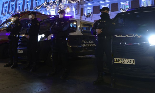 Испанската полиция спипа 70 туристи в секс оргия с местни проститутки 