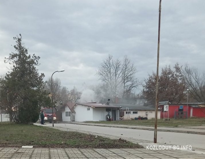 Опасна ситуация в заведение в Козлодуй, евакуират клиенти СНИМКИ 