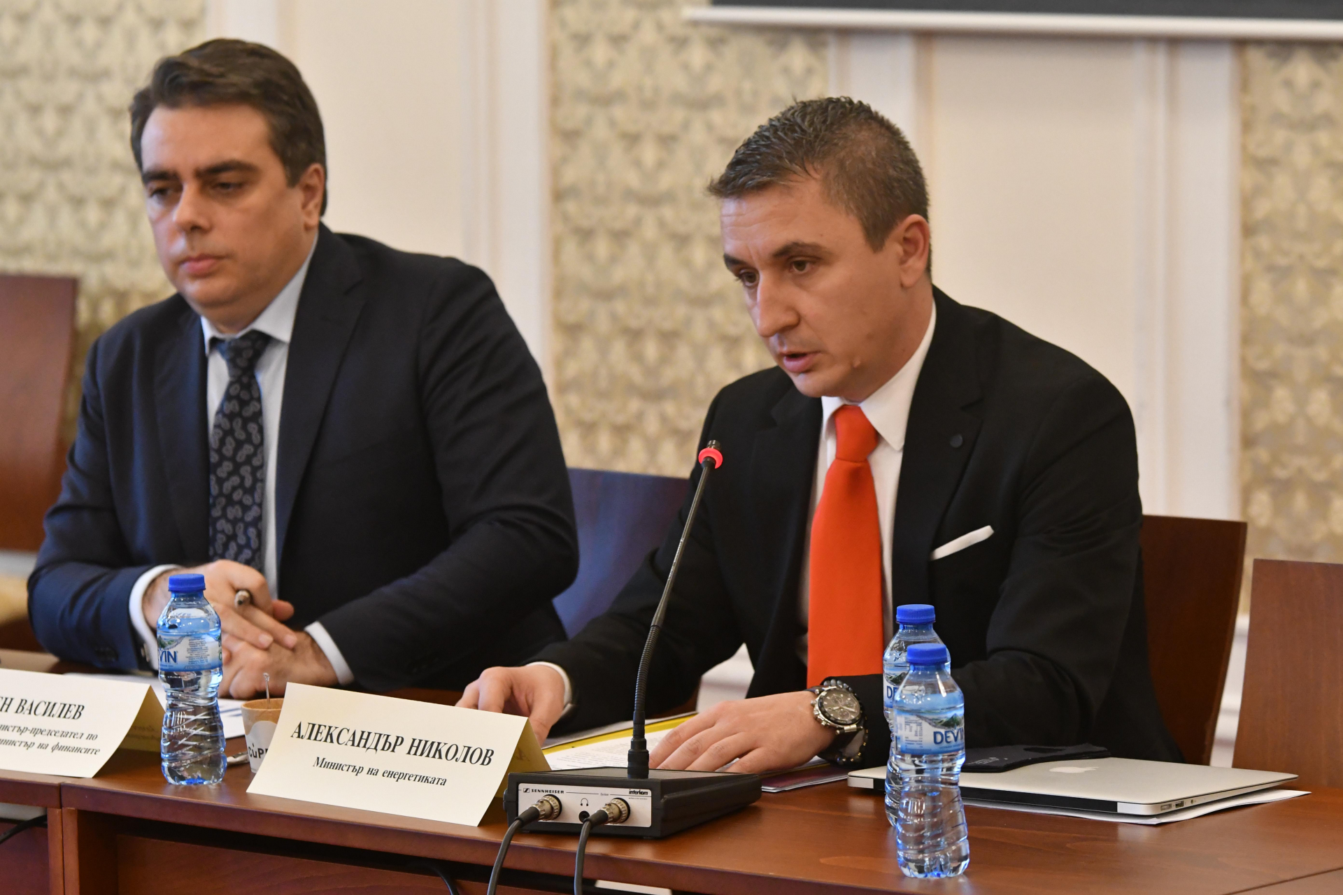 Енергийният министър на Слави огласи съмнителен ход на служебния кабинет