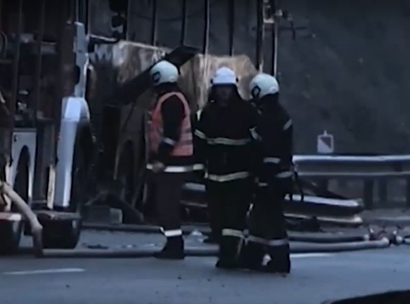 Потресаващ разказ от пожарникарите, стигнали първи при автобуса-ковчег на АМ "Струма" ВИДЕО