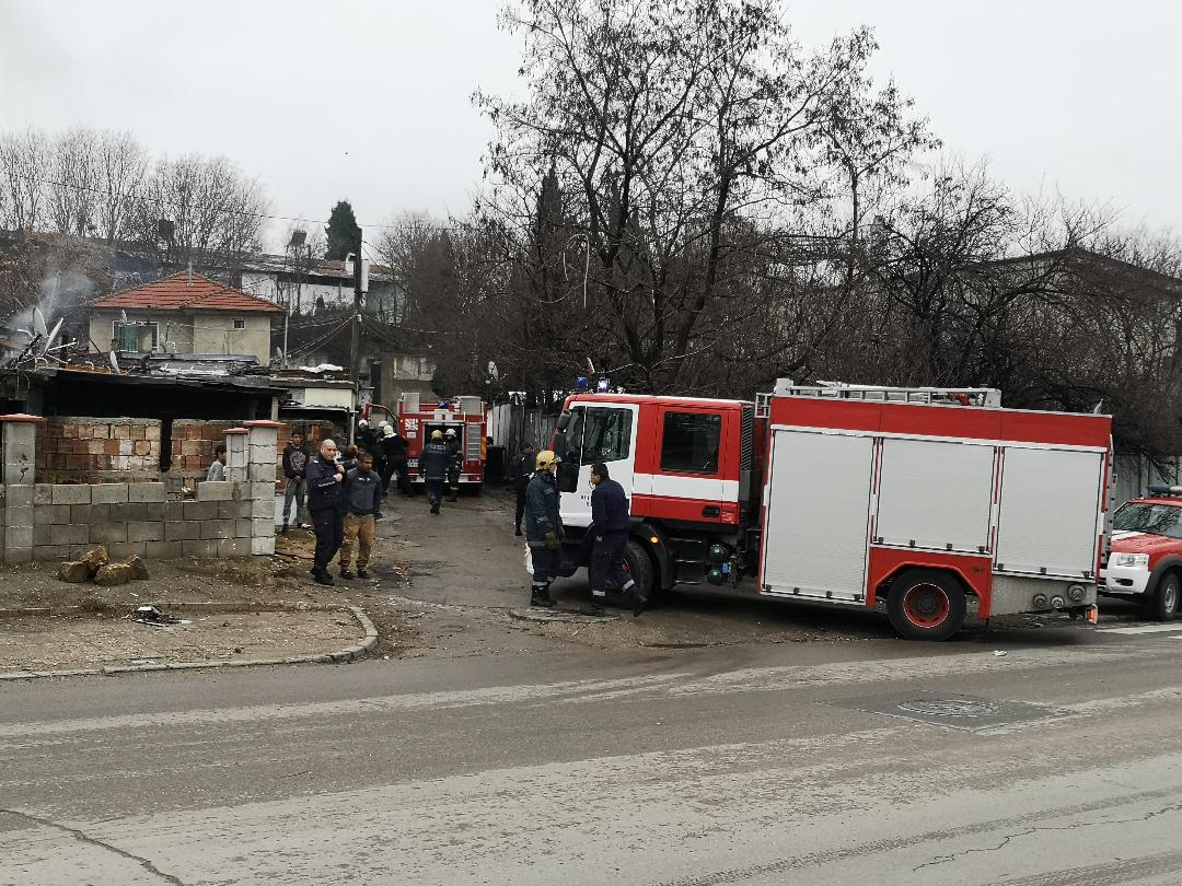 Само в БЛИЦ! Извънредна ситуация във Варна: Роми налитат на бой заради… ВИДЕО