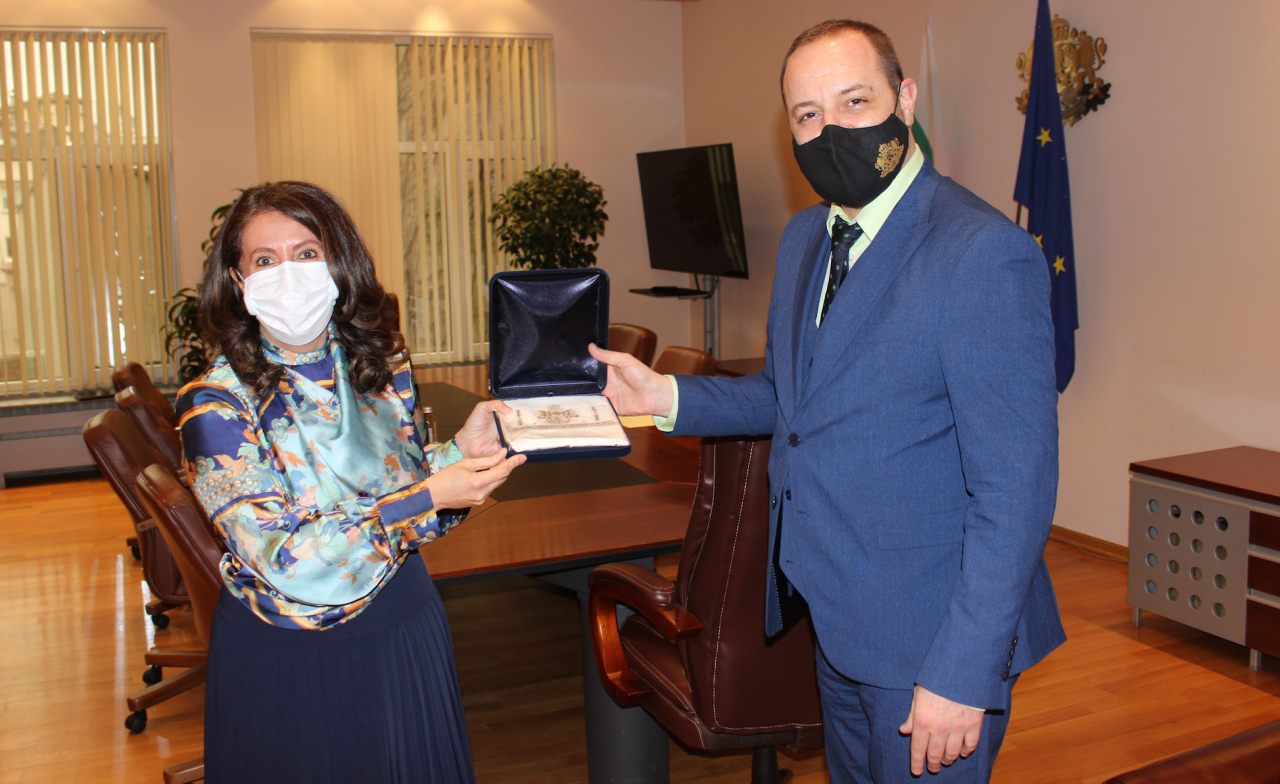 Министър Сандов се срещна с посланика на САЩ Херо Мустафа