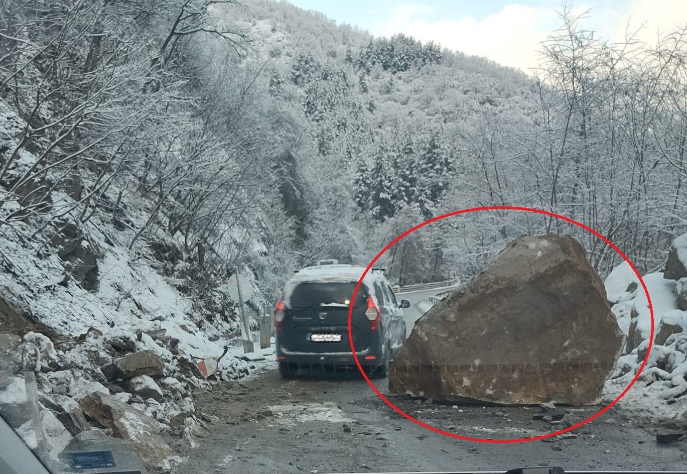 Рядко се вижда ужас като този днес на пътя между София и Самоков СНИМКИ