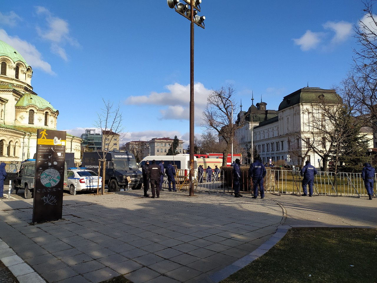 Пред НС се готвят за война, ето какво се случва СНИМКИ