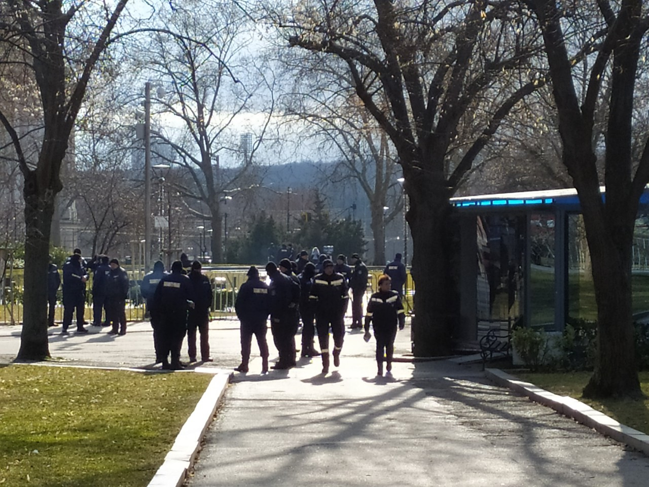 Пред НС се готвят за война, ето какво се случва СНИМКИ