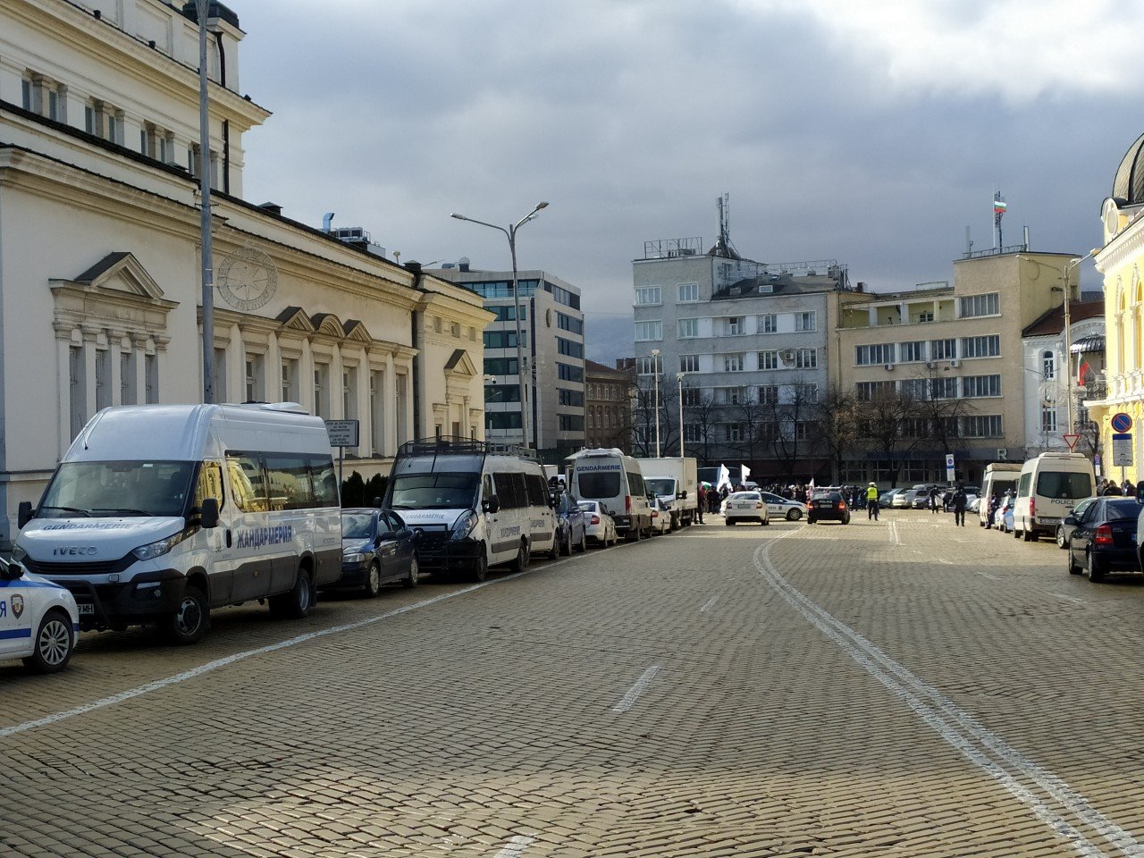 Пред НС се готвят за война, ето какво се случва СНИМКИ