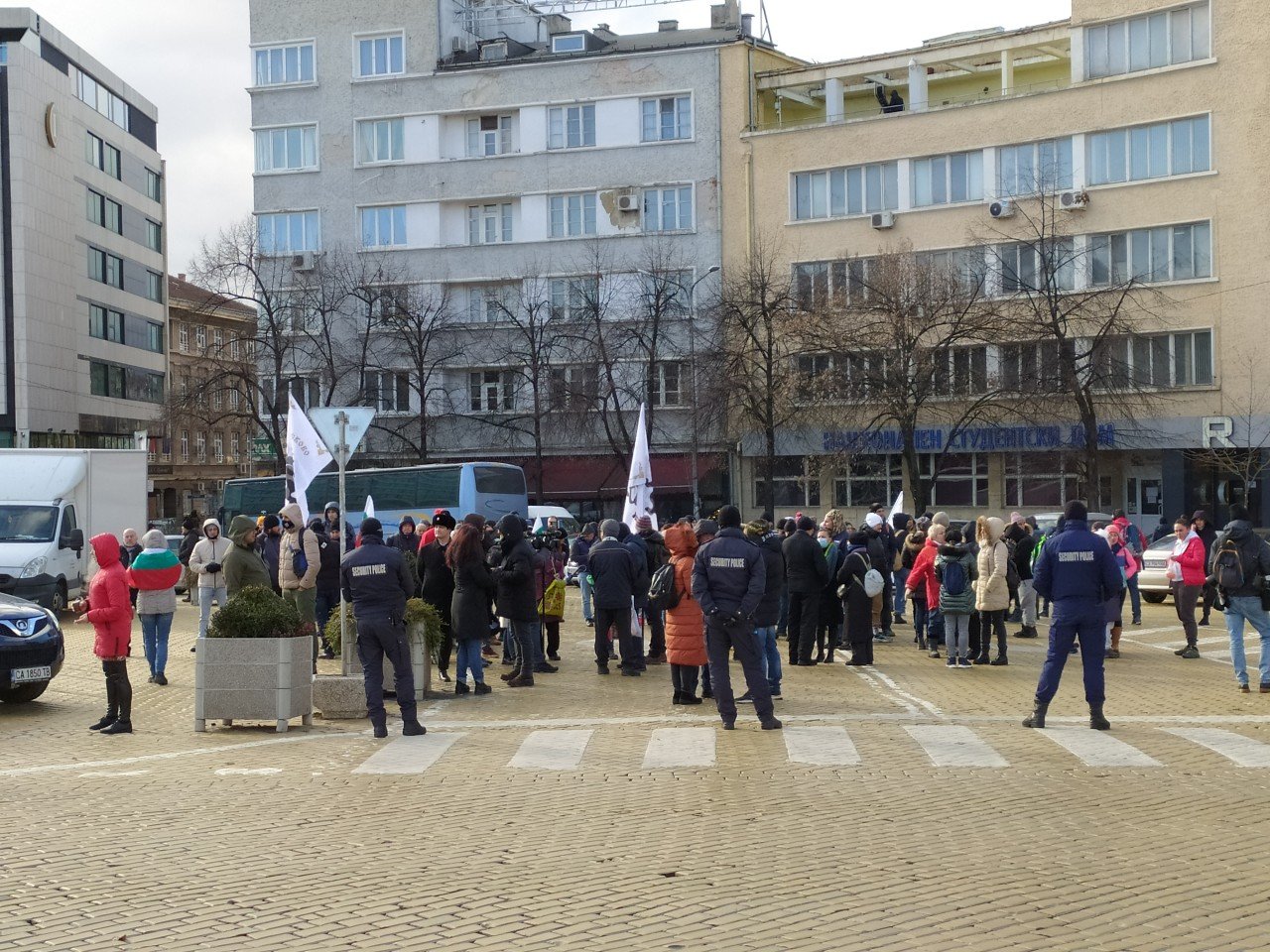 Пред НС се готвят за война, ето какво се случва СНИМКИ